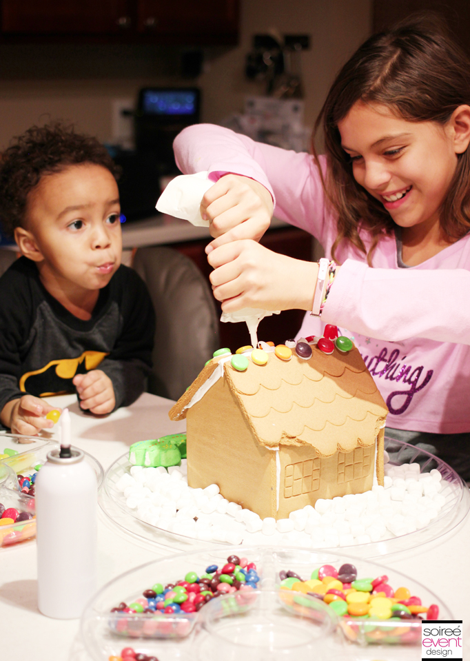 Decorating Gingerbread Houses 2