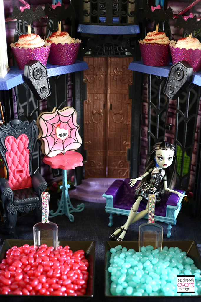 Monster High Party - Candy Table 8