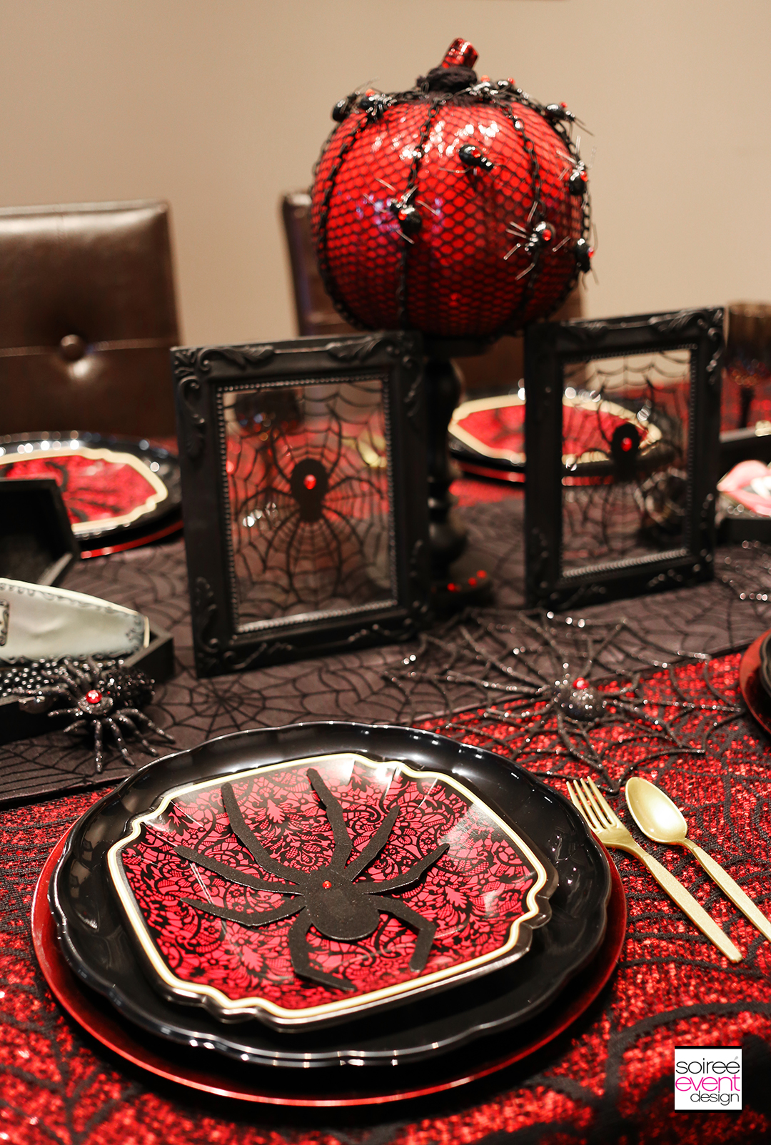 halloween-vampire-party-table