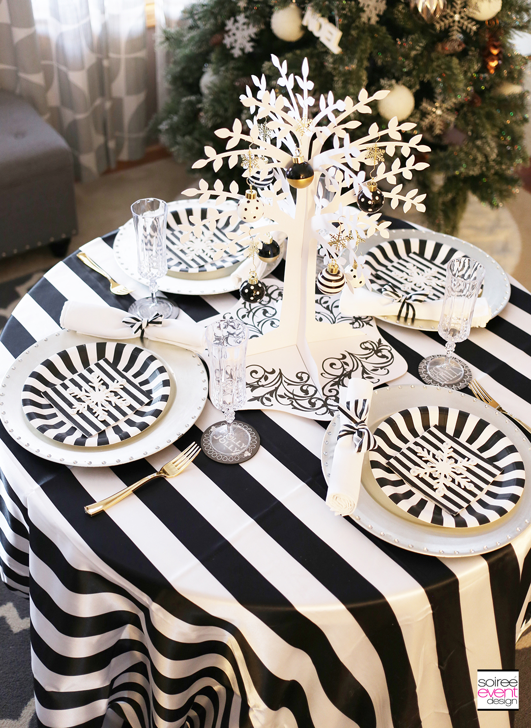 black-and-white-christmas-tablescape-soiree-event-design