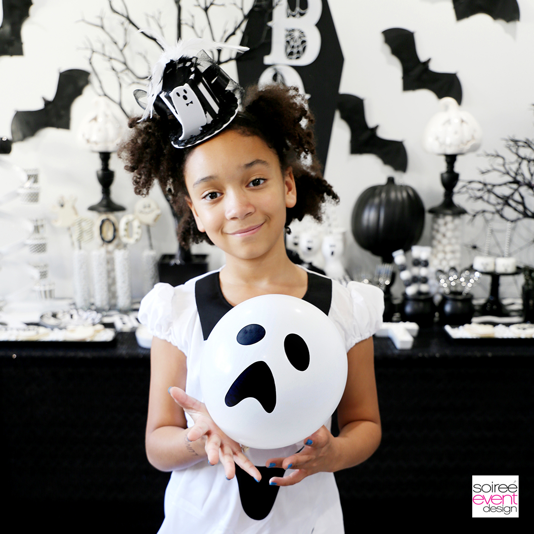 Black and White Halloween party ideas - Ghost Balloons