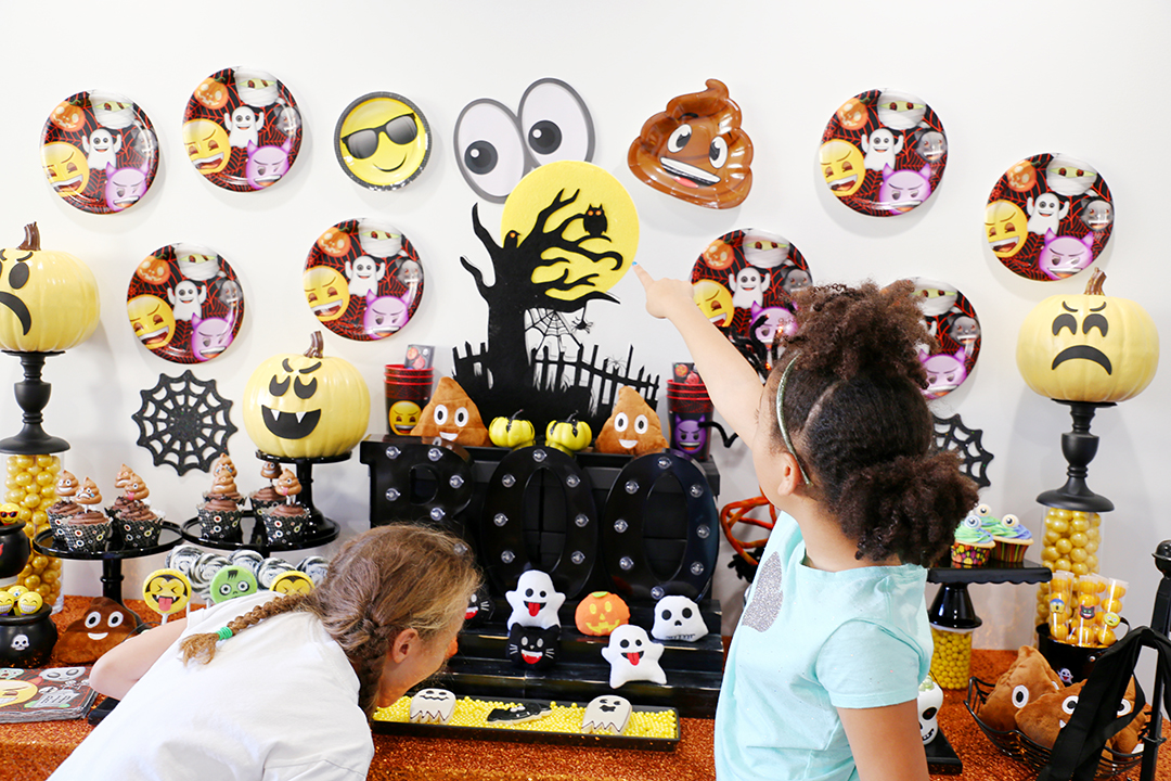 Emoji Halloween party 2