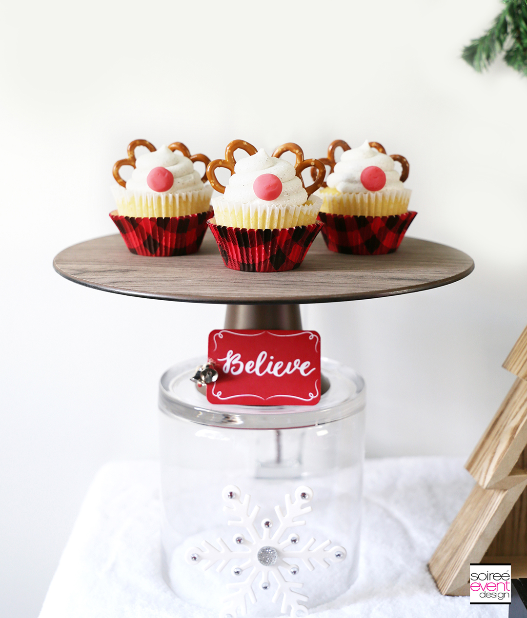 Rudolph Cupcakes on wood cake plate