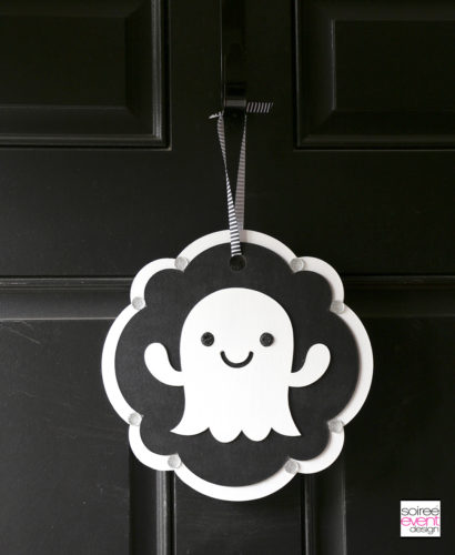 Cricut Halloween Ideas - DIY Ghost Door Sign - Step 12